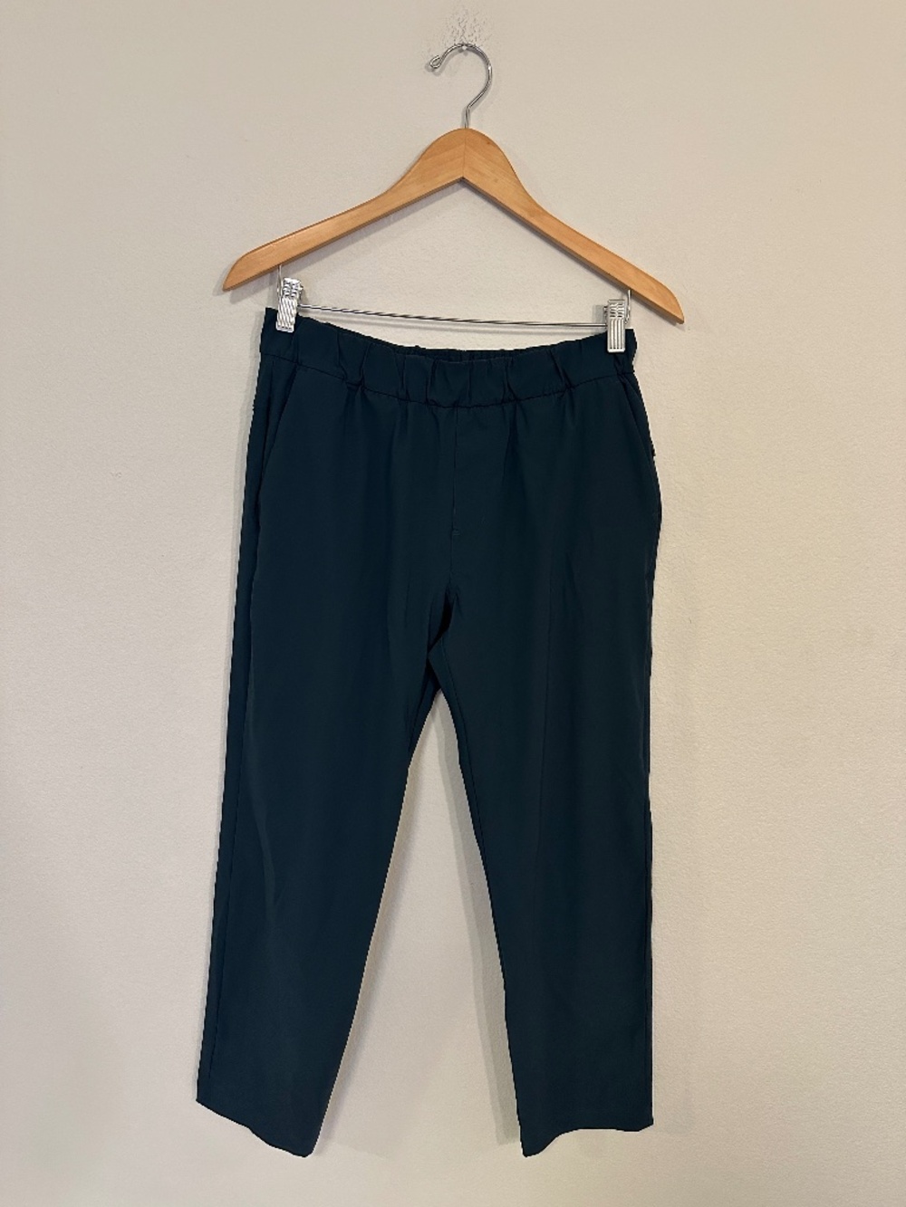Vuori Miles Ankle Pant Womens M Deep Navy Blue VW404 Performance Stretch